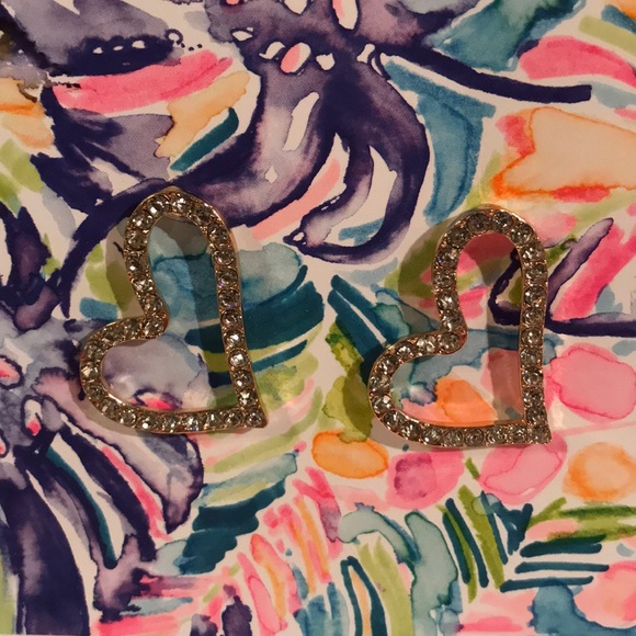 SCARLETT & OLIVIA’S ROSE GARDEN Jewelry - 🌸💖PRETTY HEART SHAPED PIERCED EARRINGS💖🌸
